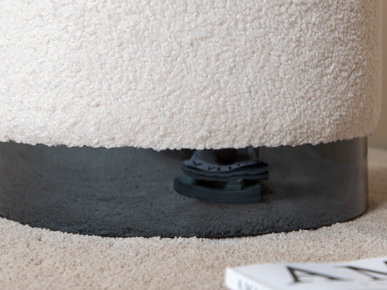Pouf Dallas 2936 (Blanc + Noir brillant)